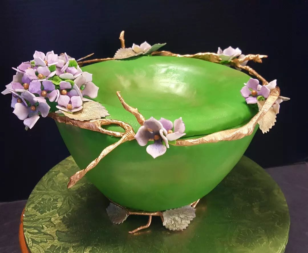 Green bowl cake with sugar hydrangeas